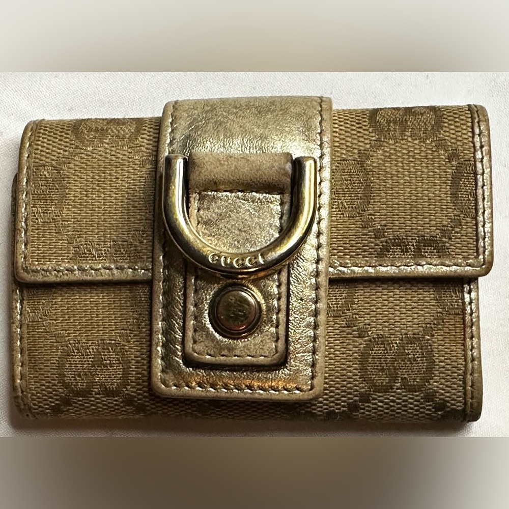 Authentic GUCCI Gold Monogram Key Holder GUC - Picture 1 of 17